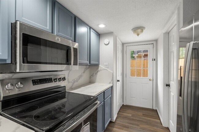 Building Photo - 3718 Treasure Island Dr