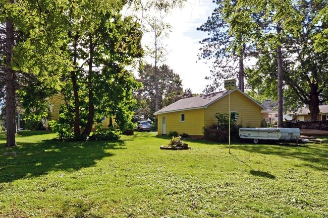 Building Photo - Beautiful 3-Bed 1.5-Bath Home in Forest La...
