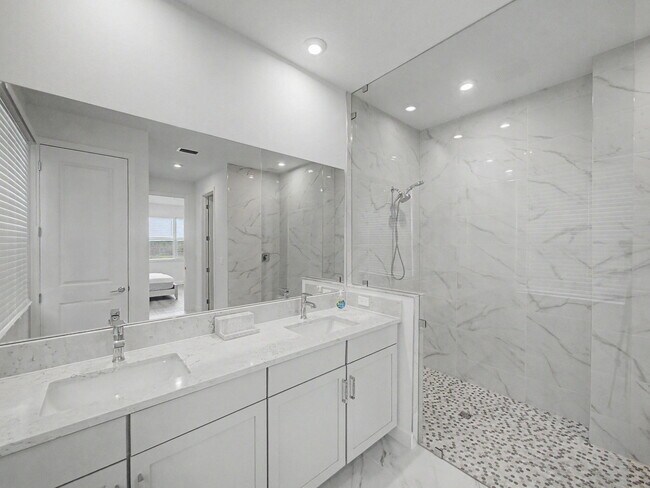 Building Photo - 9140 Remy Ln