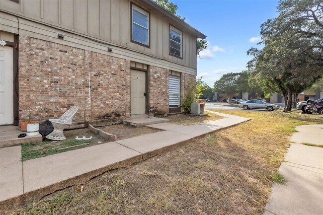 Building Photo - 5805 Cougar Dr