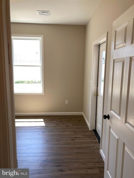 Building Photo - 376 E Main St