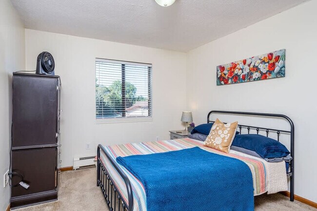 Building Photo - 6542 Bella Vista Dr NE