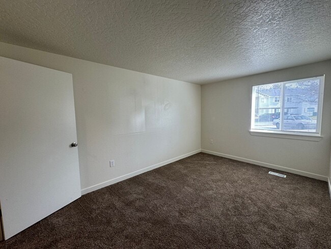 Building Photo - 3125 S Apple St