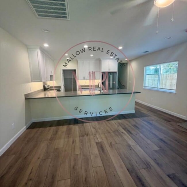 Building Photo - 1231 1/2 Eunice Dr