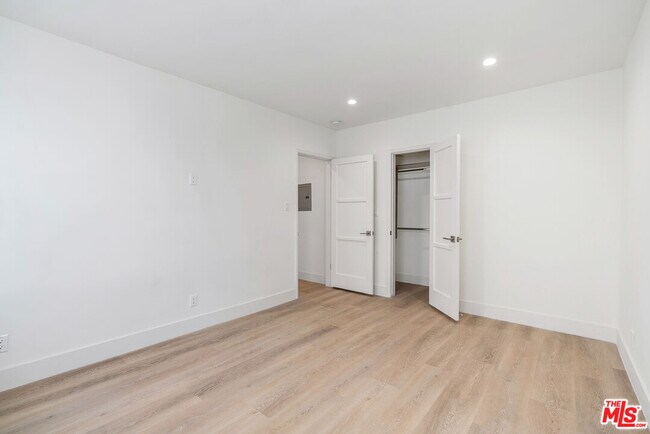 Building Photo - 9224 Alden Dr