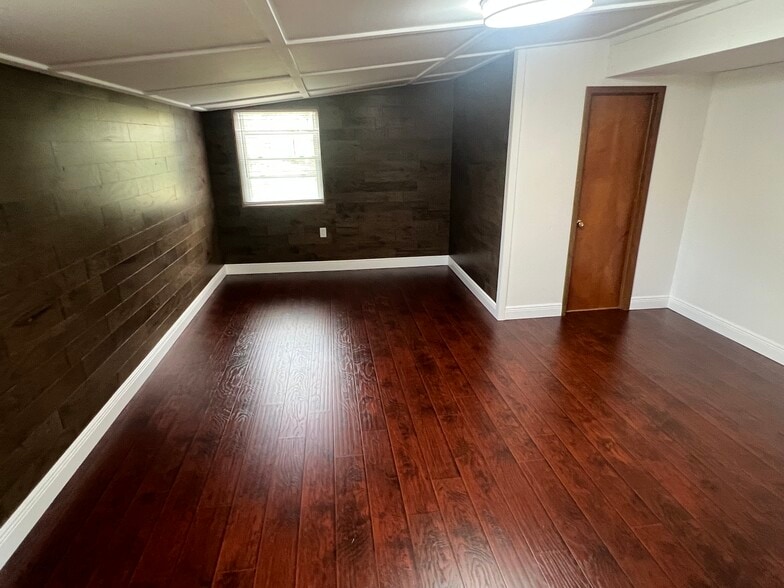 Building Photo - 5636 Trenton Rd
