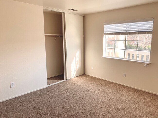 Building Photo - 206 Tuscany Pl