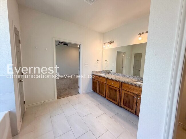 Building Photo - Limited Time Special Offer / 4 Bed, 3 Bath Home with Garage / Pet-Friendly / Vouchers Accepted / ...