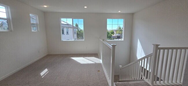 Building Photo - 681 Jenna St