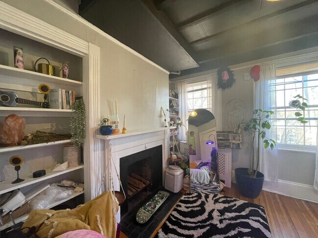 Building Photo - Charming 1-Bedroom in Beacon Hill