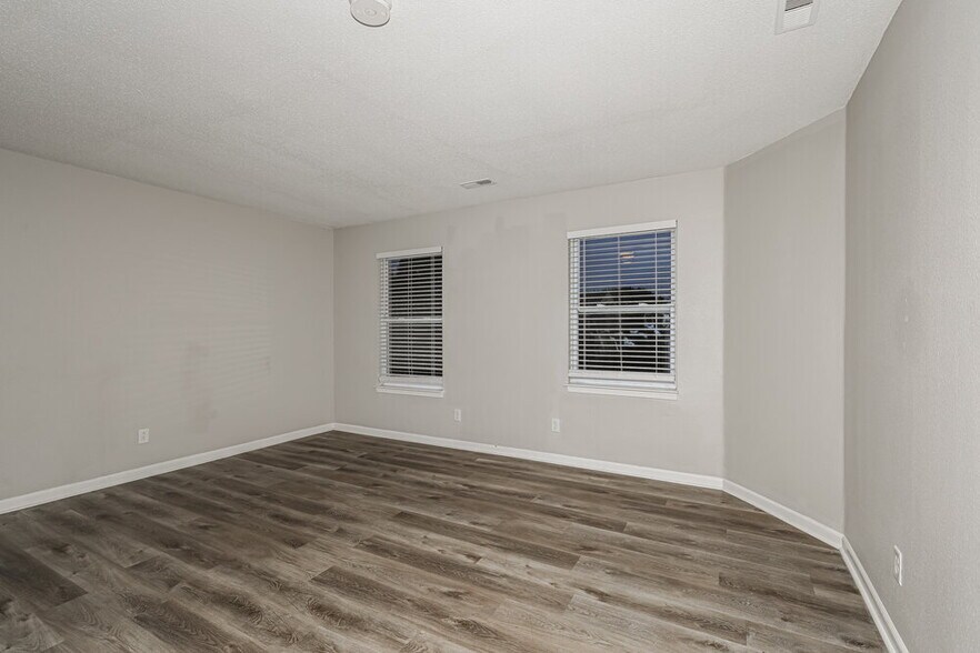 Building Photo - 333 Sunburst Ln