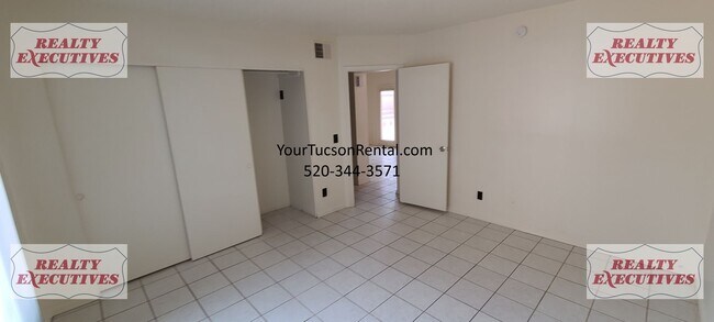 Building Photo - The Village in Midvale Park - Downstairs 1...