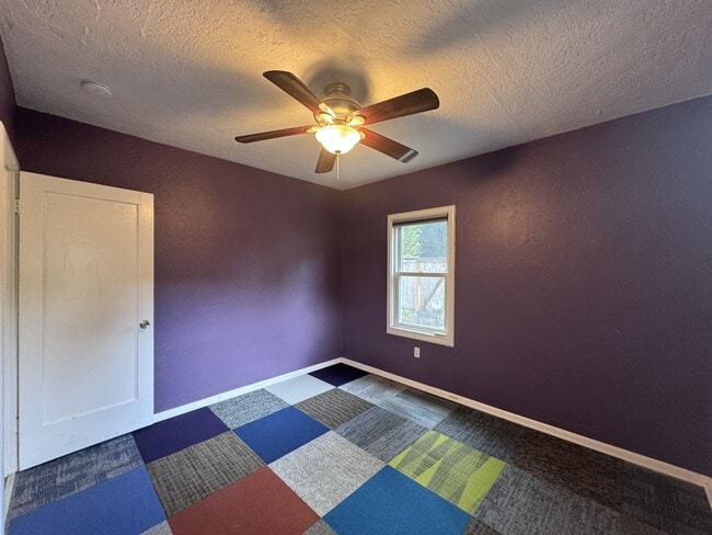 Building Photo - 4304 SE 30th Ave