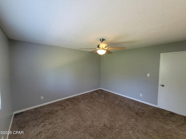 Building Photo - 1202 Drake Ave