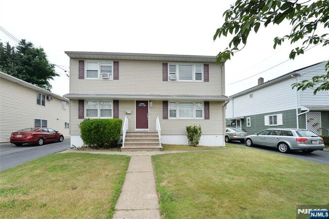 Primary Photo - 128 Garibaldi Ave