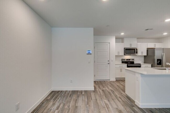 Building Photo - Beautiful New 3 Bed / 2.5 Bath Townhome 89178