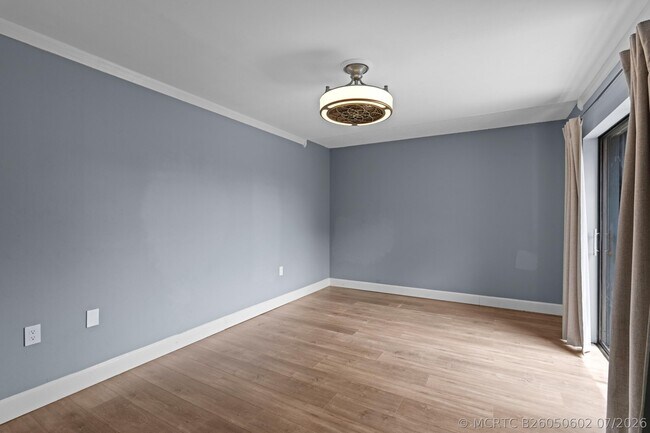 Building Photo - 1405 14th Ln