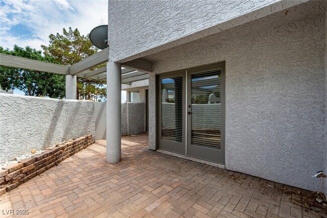 Building Photo - 5644 Vineyard Ln