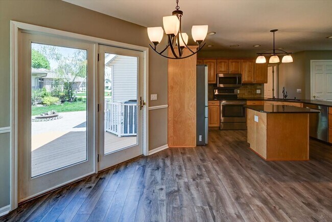 Building Photo - Beautifully updated 4 bedroom home in Southbridge, Waunakee