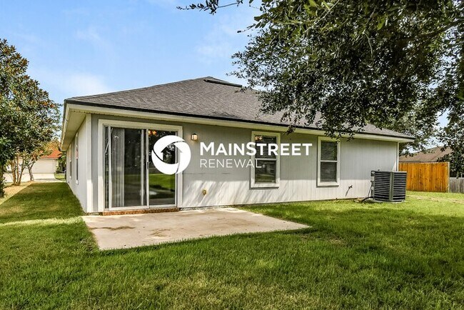 Building Photo - 4 Bedroom Pet-Friendly Home in Jacksonville, FL with Main Street Renewal