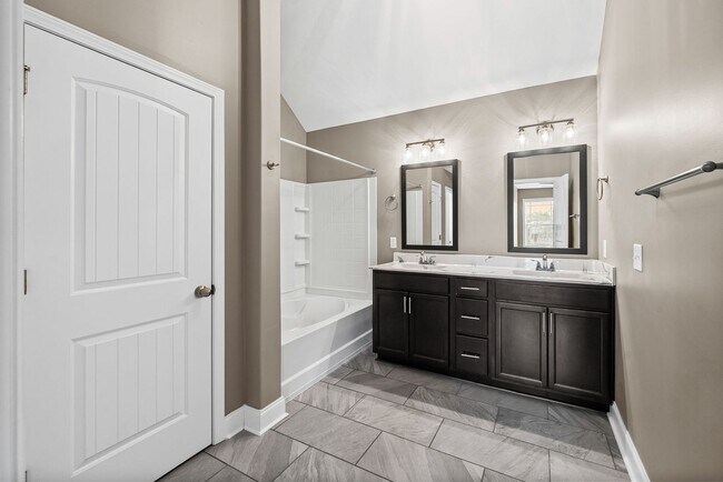 Building Photo - Pet Friendly Three Bedroom with Bonus!