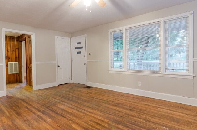 Building Photo - 1233 Cheshire Ave