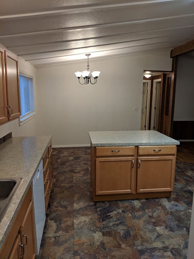 Building Photo - Three Bedroom Two Bathroom Mobile Home for...