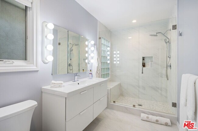 Building Photo - 11215 Sunset Blvd