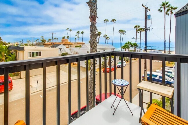 Building Photo - Furnished/ Unfurnished Beach Rental- 2 Master Suites - Roof Top Deck- Gated parking