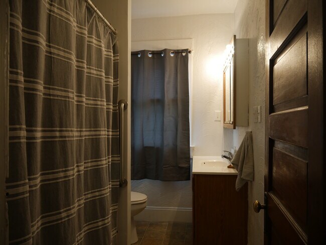 Building Photo - JARental