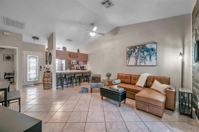 Building Photo - 6421 Drexel Dr