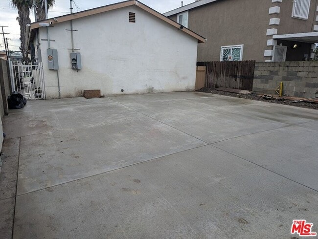 Building Photo - 317 W 111th St