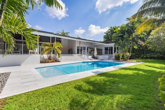 Building Photo - 5780 Las Palmas Dr