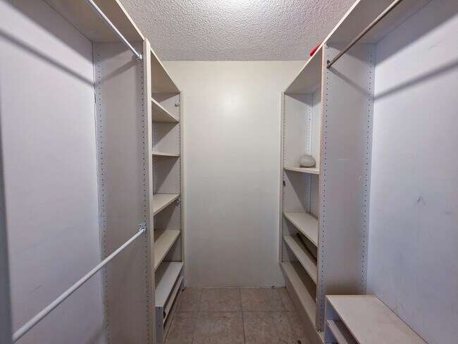 Building Photo - 832 Blue Ridge Cir