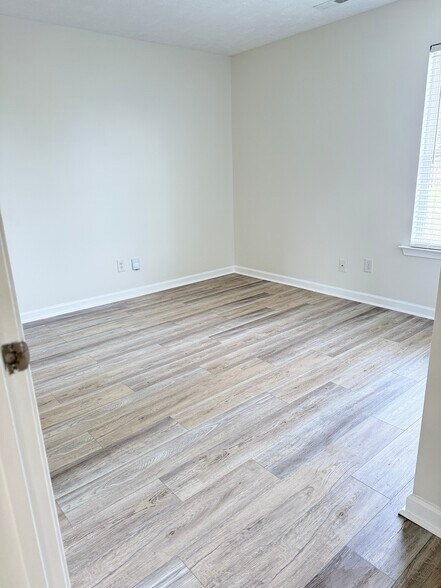 Room #2 - 406 Silver Lakes Ct