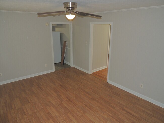 Building Photo - 145 Summerhill Rd