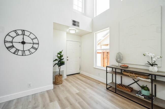 Building Photo - Stunning 3 Bed, 2.5 Bath in Antioch