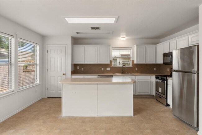 Building Photo - 909 Settlement Cove