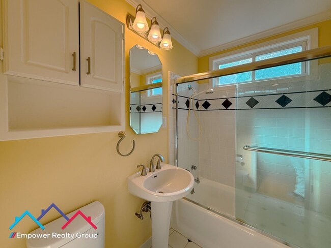 Building Photo - 3 bed 2 bath Single Family Home is Desired Millbrae Neighborhood