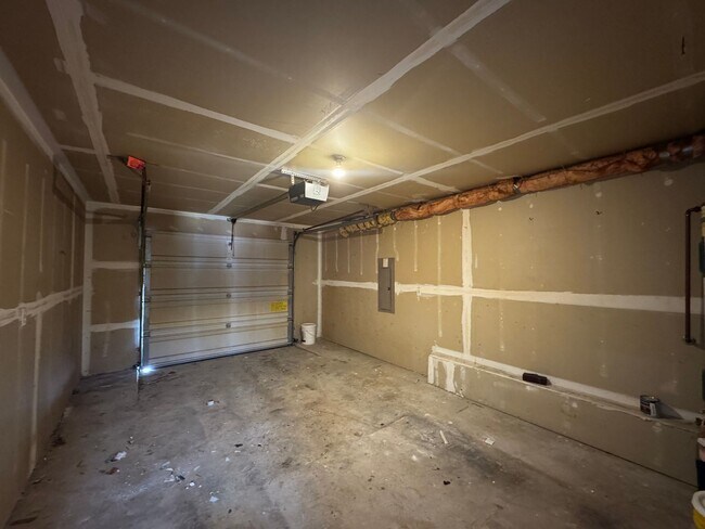 Building Photo - 943-945 99th St E