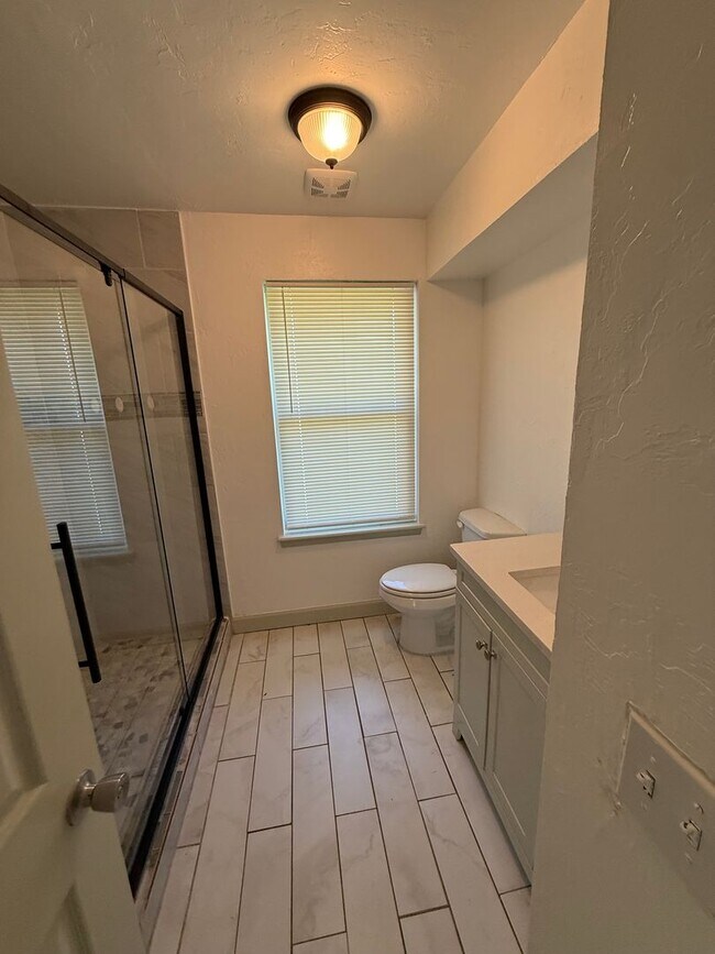 Building Photo - Completely remodeled 3 bed 1 & 1/2 bath ho...