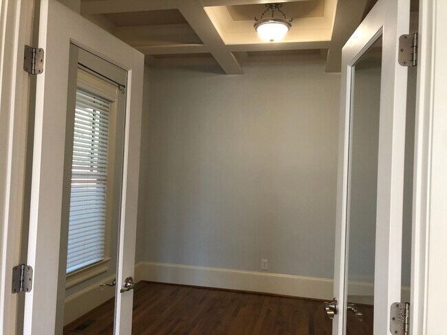 Building Photo - 1043 Antioch Dr NE