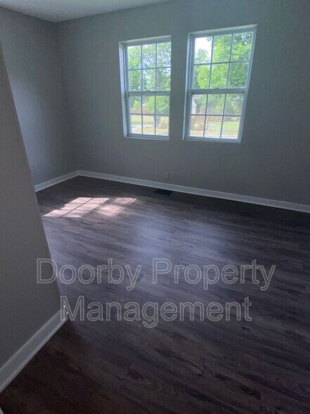 Building Photo - 2700 N Orchard Knob Ave