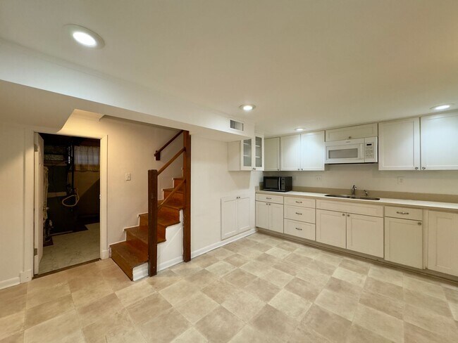 Building Photo - Charming 3 Bedroom/1.5 Bathroom in Yale Heights, MD!