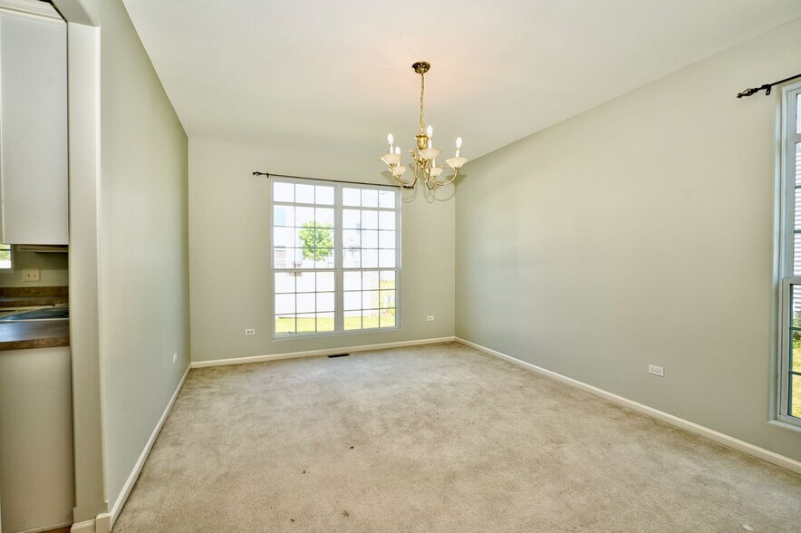 Building Photo - 447 Cardinal Ln