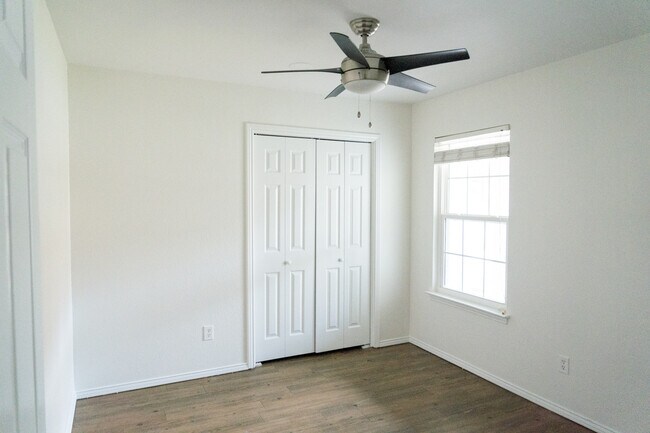 Building Photo - 2861 Panhandle Dr