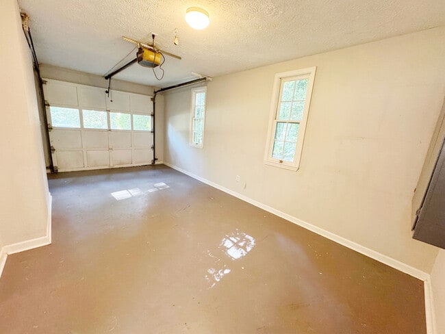 Building Photo - 2945 Sawgrass Trail SW