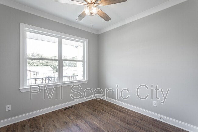 Building Photo - 2631 Rogers Dr SE