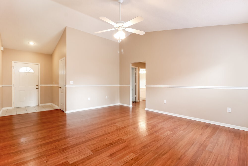 Building Photo - 656 Lakemont Dr