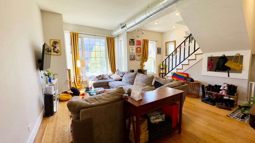 Building Photo - 1735 N Fairfield Ave